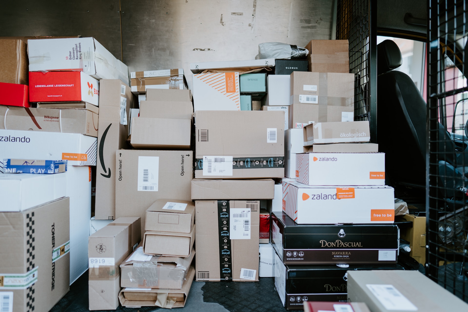 Conquering Chaos: Your Guide to an Easy and Quick Moving Service in Dubai: An image with moving boxes inside a truck